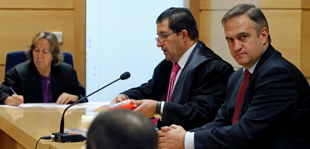 El presidente de la Liga de F&uacute;tbol Profesional, Jos&eacute; Luis Astiazar&aacute;n (d)