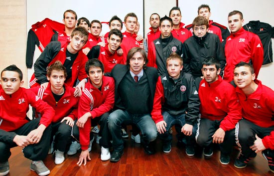 El futuro del Milan est&aacute; en &Aacute;vila