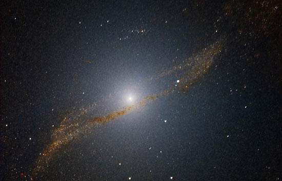 La '&uacute;ltima cena' de una galaxia can&iacute;bal