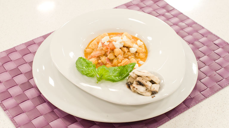 Saber cocinar - Garbanzos con pollo de corral y  champi&ntilde;ones macerados 