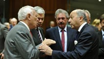 Ir al Video&nbsp;Garc&iacute;a-Margallo informa de la decisi&oacute;n de la UE de levantar el embargo de armas a la oposici&oacute;n siria