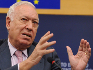 Ver v&iacute;deo  'Garc&iacute;a-Margallo se estrena en la UE con el saludo "Gibraltar, espa&ntilde;ol"'
