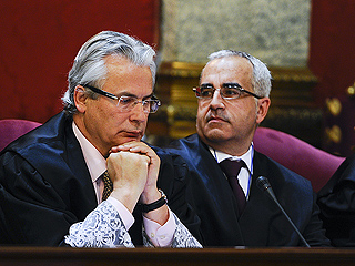 Ver v&iacute;deo  'Garz&oacute;n llega al Supremo para ser juzgado por investigar los cr&iacute;menes del franquismo'