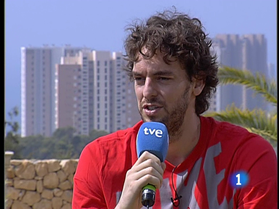 Ir al Video&nbsp;Gasol canta a capela en TVE