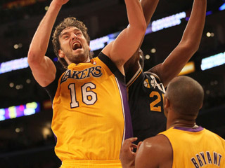 Gasol lleva a la victoria a los Lakers