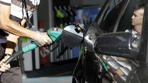 Ver vídeo  'El gasóleo y la gasolina marcan nuevos máximos históricos tras la subida del IVA'