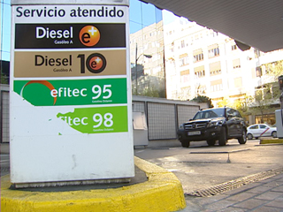 Ver v&iacute;deo  'La gasolina est&aacute; a cinco c&eacute;ntimos del m&aacute;ximo alcanzado en julio de 2008'