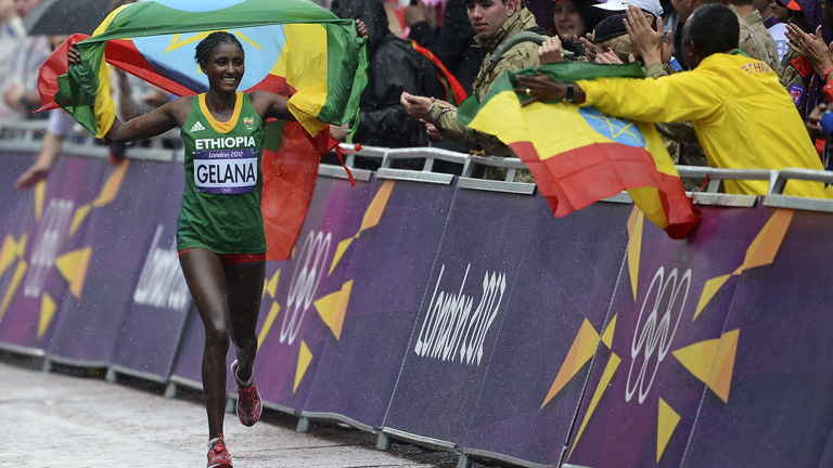 La atleta et&iacute;ope Tiki Gelana campeona ol&iacute;mpica de marat&oacute;n