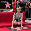 Gente y Tendencias - Scarlett Johansson tocando su estrella