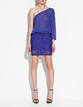 Vestido azul de cuerpo transparente y asim&eacute;trico combinado con falda de encaje. Es de Zara