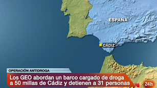 Ver vídeo  'Los GEO asaltan en la costa de Cádiz un barco con cocaína y detienen a 31 personas'