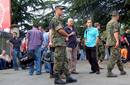 Un tanque blindado patrulla por las calles de la ciudad de Gori (Georgia), el viernes 8 de agosto. El gobierno de Georgia y los separatistas de la regi&oacute;n de Osetia del Sur desplegaron su aviaci&oacute;n para seguir los bombardeos despu&eacute;s de que se rompiera