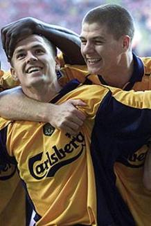 Gerrard y Owen fueron compañeros en el Liverpool. Gerrard y Owen fueron compañeros en el Liverpool.