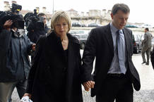 Gerry y Kate Mc Cann a su llegada al juicio contra el ex inspector de policía luso Gonçalo Amaral al que denunciaron por difamación. Gerry y Kate Mc Cann a su llegada al juicio contra el ex inspector de policía luso Gonçalo Amaral al que denunciaron por difamación.