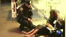 Ir al Video&nbsp;Gesto solidario de un polic&iacute;a de Nueva York