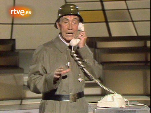 Actuaci&oacute;n del humorista Miguel Gila, que interpreta a un soldado