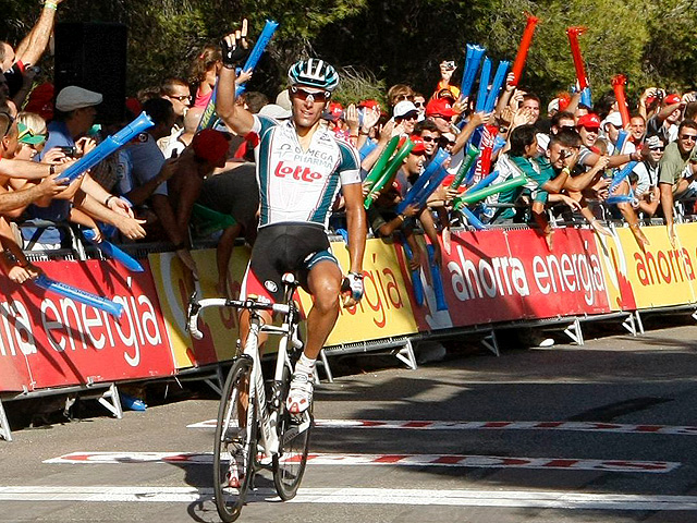 Gilbert se viste de rojo en Gibralfaro