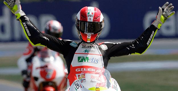 Marco Simoncelli se queja del ambiente que hay en 250cc.