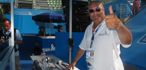Giuseppe Di Prima es el t&eacute;cnico de sonido de la nataci&oacute;n sincronizad en el Mundial de Nataci&oacute;n de Roma
