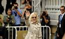 Glenn Close saluda a su llegada a San Sebasti&aacute;n