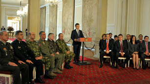 Ver v&iacute;deo  'Gobierno colombiano y FARC confirman las conversaciones y se comprometen a buscar la paz'