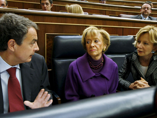 Ver v&iacute;deo  'El Gobierno ha decidido rebajar un 5% de media los sueldos de los funcionarios este a&ntilde;o y congelarlos el que viene'