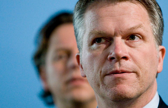 El Gobierno holand�s se disuelve por diferencias sobre presencia en Afganist�n