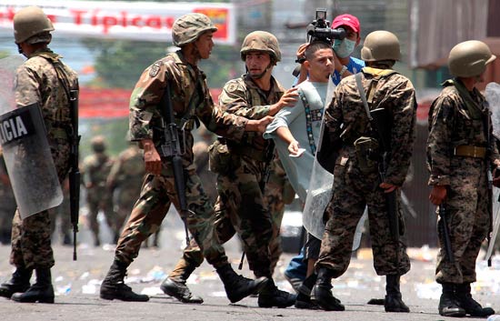 El gobierno interino de Honduras rechaza la vuelta de Zelaya mientras se suceden las protestas