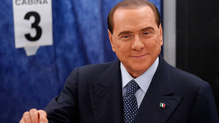 Los ministros de Berlusconi formalizan su dimisión del Gobierno italiano