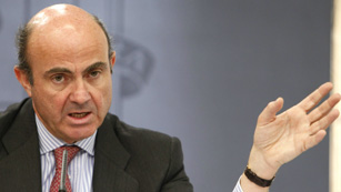 Ver v&iacute;deo  'El Gobierno limita la retribuci&oacute;n de los directivos de entidades con ayudas'