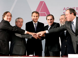 Ver v&iacute;deo  'El Gobierno y los agente sociales han firmado en La Moncloa el pacto social y econ&oacute;mico'