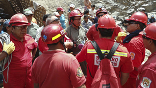 Ver v&iacute;deo  'El Gobierno peruano pide ayuda de expertos para el rescate de sus mineros'