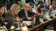 Ir al Video&nbsp;El Gobierno quiere ahorrar 8.000 millones eliminando las duplicidades de las administraciones locales
