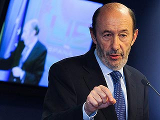 Ver v&iacute;deo  'El Gobierno reduce a 110 kil&oacute;metros la velocidad m&aacute;xima en autopistas'