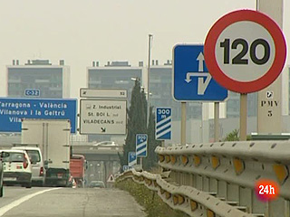 Ver v&iacute;deo  'El Gobierno reduce a 110km/h la velocidad m&aacute;xima y baja los billetes de tren para ahorrar petr&oacute;leo'