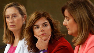 Ver v&iacute;deo  'El Gobierno retira el plan Prepara a los parados que vivan "en n&uacute;cleos familiares solventes"'