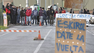 Ver v&iacute;deo  'Gobierno y sindicatos coinciden en que la jornada de huelga transcurre sin incidentes'