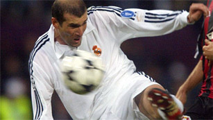 Ver v&iacute;deo  'El gol de Zidane, mejor 'momento Champions''