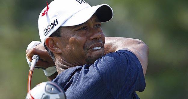 El golfista estadounidense Tiger Woods golpeando la bola en una imagen de archivo. El golfista estadounidense Tiger Woods golpeando la bola en una imagen de archivo.