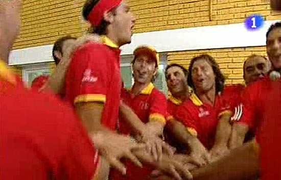 Espa&ntilde;a canta su himno de la Davis