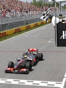 Hamilton pasa la l&iacute;nea de meta en primera posici&oacute;n.