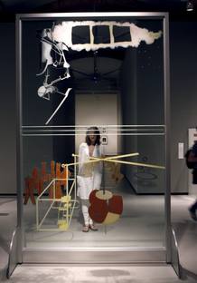 "El gran vidrio" es una de las obras de Duchamp incluidas en la exposici&oacute;n, junto a "Rueda de bicicleta" o "La fuente".