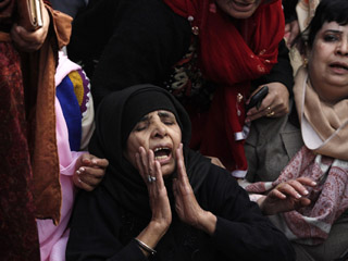 Ver v&iacute;deo  'Grandes muestras de dolor en Pakist&aacute;n en el &uacute;ltimo adi&oacute;s al gobernador asesinado'