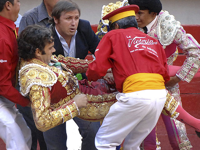 Grave cogida de Jos&eacute; Tom&aacute;s en M&eacute;xico