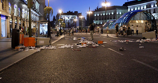 GRAVES DISTURBIOS EN LA PUERTA DEL SOL CON CARGAS POLICIALES Y DETENCIONES