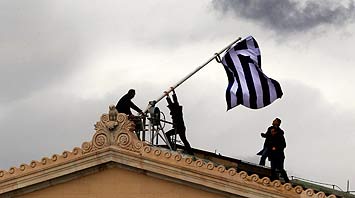 Grecia completa el canje de su deuda en manos privadas con una aceptaci&oacute;n del 96,9%