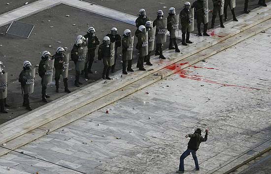 Contin&uacute;a la violencia en Grecia tras una semana de disturbios