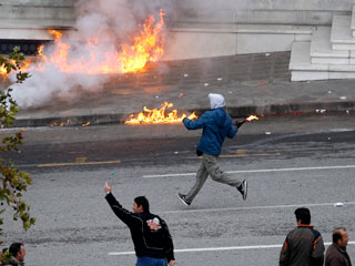 Ver v&iacute;deo  'Grecia vive una jornada de huelga general plagada de incidentes violentos'