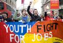 UN GRUPO DE J&Oacute;VENES QUE DEMANDAN LA CREACI&Oacute;N DE EMPLEO PARTICIPAN EN UNA PROTESTA CONTRA LA CUMBRE DEL G-20