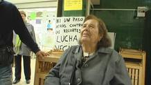 Un grupo de jubilados lleva 3 meses encerrados en el ambulatorio del barrio de Bellvitge, en Barcelona